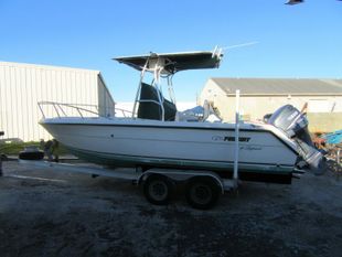 2000 Pursuit 2270 Center Console