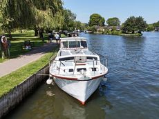 Ocean 30 cabin cruiser