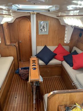 Saloon from companionway 