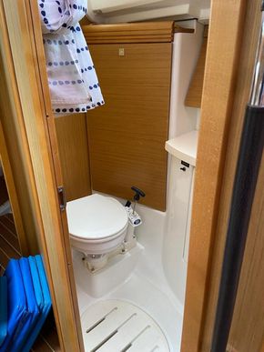 2010 Jeanneau Sun Odyssey 42i 22