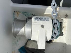 Beneteau Oceanis 351 Twin Aft Cabins - Windlass
