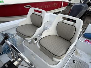 Triumph 21 Centre Console Fast Fisher - Helm