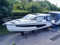 2025 Sealine C335