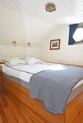 Four dubble cabins with en suit toilett and shower