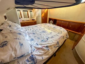2001 Sealine F43 29