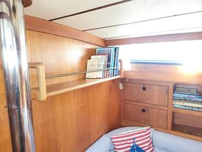Nauticat 38 Pilot House  - Saloon