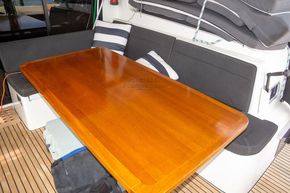 Lagoon 420  - Cockpit Table