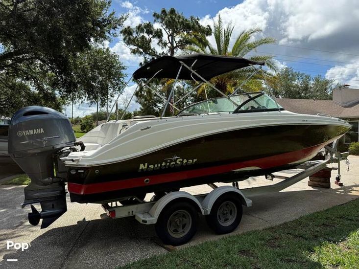 2016 NauticStar 223 DC Sport Deck