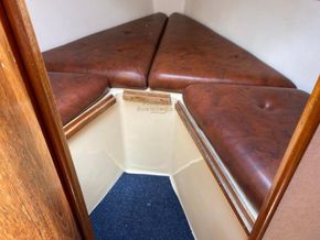Seamaster 815 Fin Keel - Forward Cabin