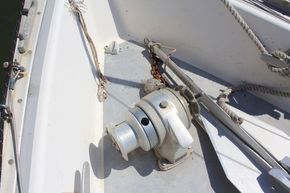 Moody 29 Bilge keel - Windlass