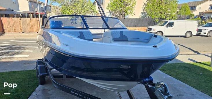 2022 Bayliner vr5