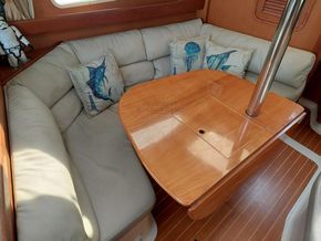 Hunter Legend 340  - Saloon Table
