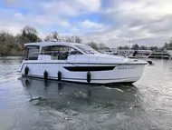 2016 Sealine C330