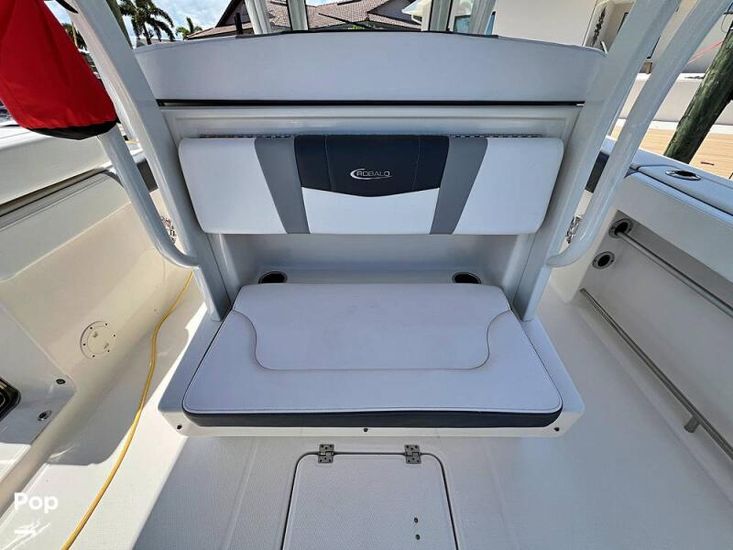 2019 Robalo r 272