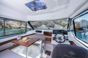 Jeanneau Merry Fisher 605 - wheelhouse with helm position, saloon and roof hatch