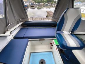 Fairline Vixen  - Cockpit