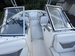 Bayliner 185 Bowrider  - Companionway