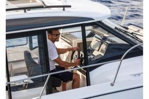 Jeanneau Merry Fisher 895 - helm side door for great visibility and easy access to side deck and cleats etc