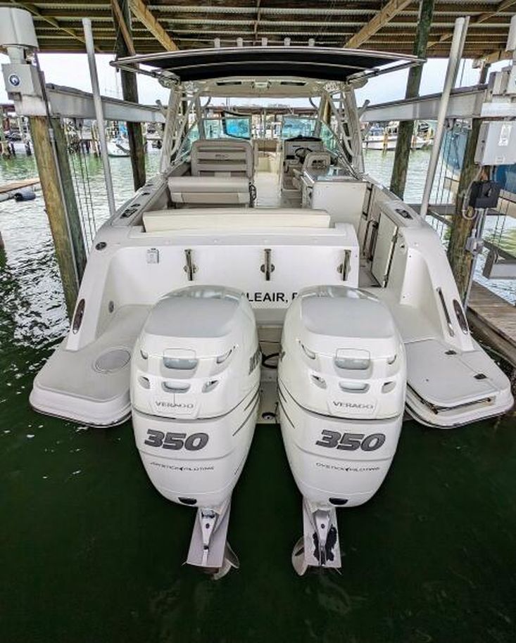 2016 Boston Whaler vantage 32