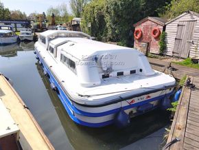 Connoisseur 1370 Large centre cockpit 3 double cruiser - Exterior
