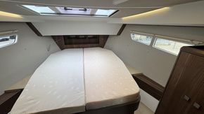 2017 Sealine C330 25