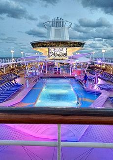 880' Luxury Cruise Ship