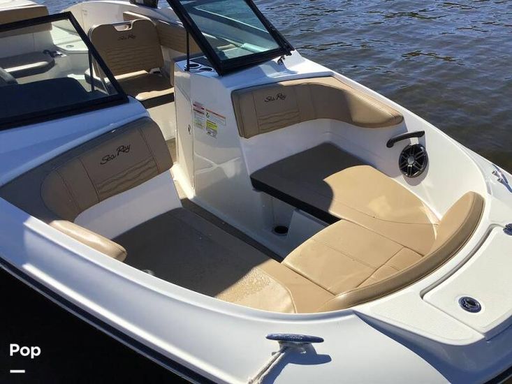 2023 Sea Ray 210 spx