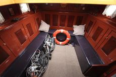 Volharding Barge