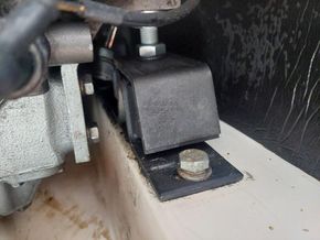Hunter Horizon 30 Bilge Keel - Engine Detail