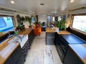 Viking Wide Beam 60 x 10 Highly desirable mooring - Galley