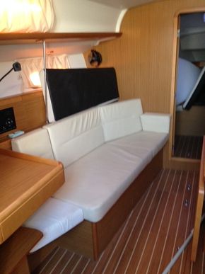 2010 Jeanneau Sun Odyssey 42i 10