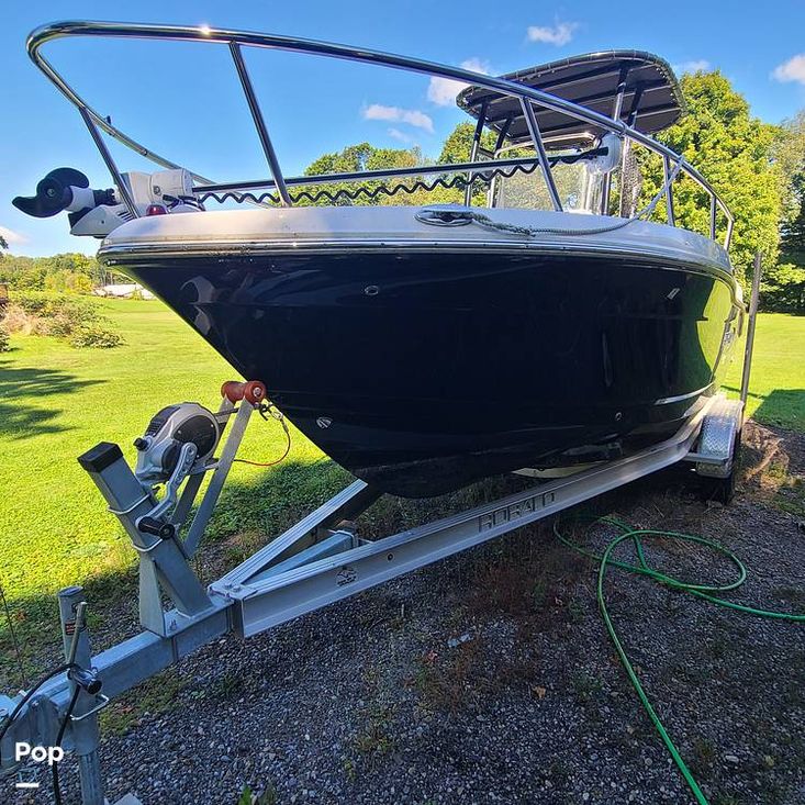 2019 Robalo 202 explorer