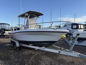 Triumph 21 Centre Console Fast Fisher - Exterior