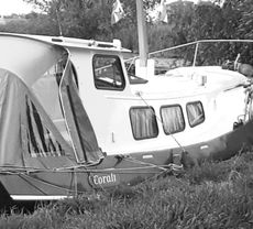 Motor House Boat Build