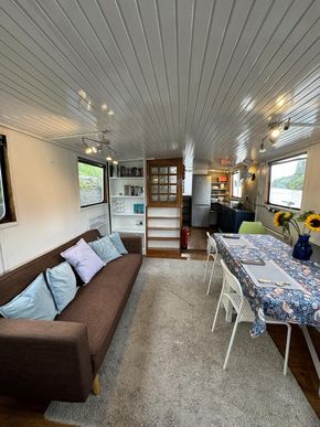 Saloon - Living Room III