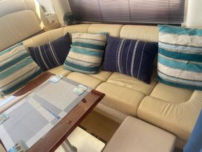Fairline Phantom 38  - Saloon