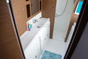 Lagoon 420  - Shower