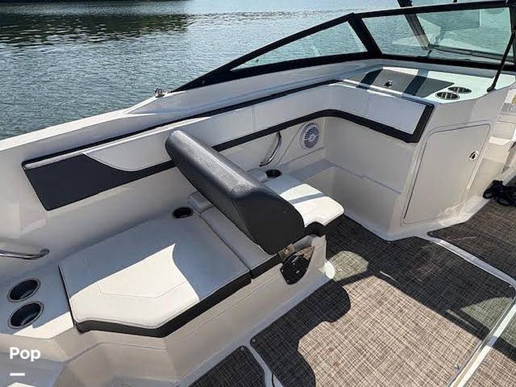 2018 Sea Ray 210 spx