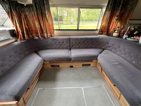 Saloon Settee