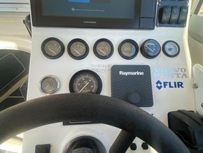 Hardy Fast Fisher 24  - Helm Controls