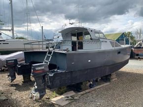 Custom Power Cat 28 ft Twin outboards - Exterior