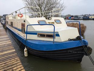 49 'x 10' Widebeam Boat