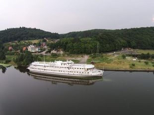 Opportunity- Hotel Ship with 62 suites rooms, Bar, Restaurant, etc.