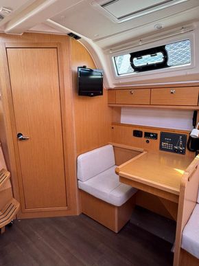 2017 Bavaria 37 Cruiser 15