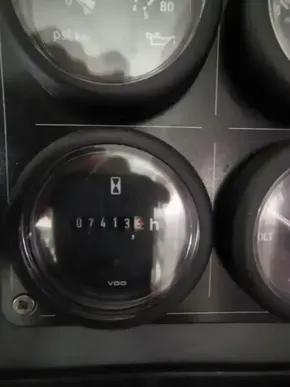 Close-up of hour meter on 2017 Leopard 43 Powercat showing 7413 hours.