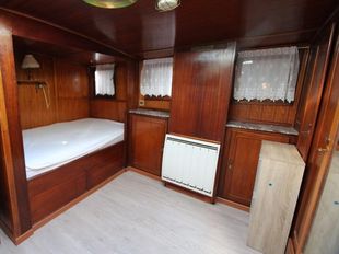 Houseboat to sell