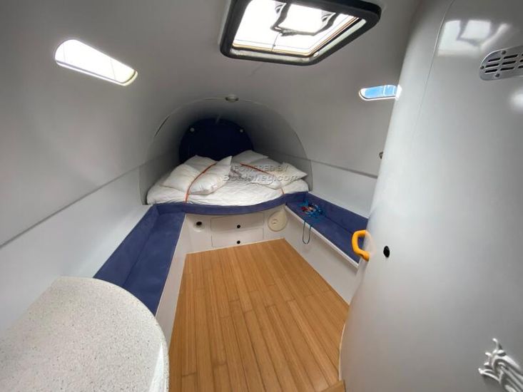 2007 Wave Piercer Speed Boat