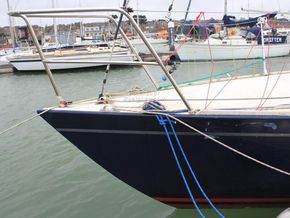 Mustang 30  - Bow