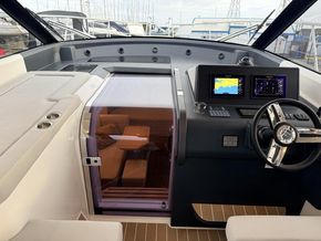 2024 Bavaria SR35 34