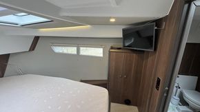 2017 Sealine C330 26